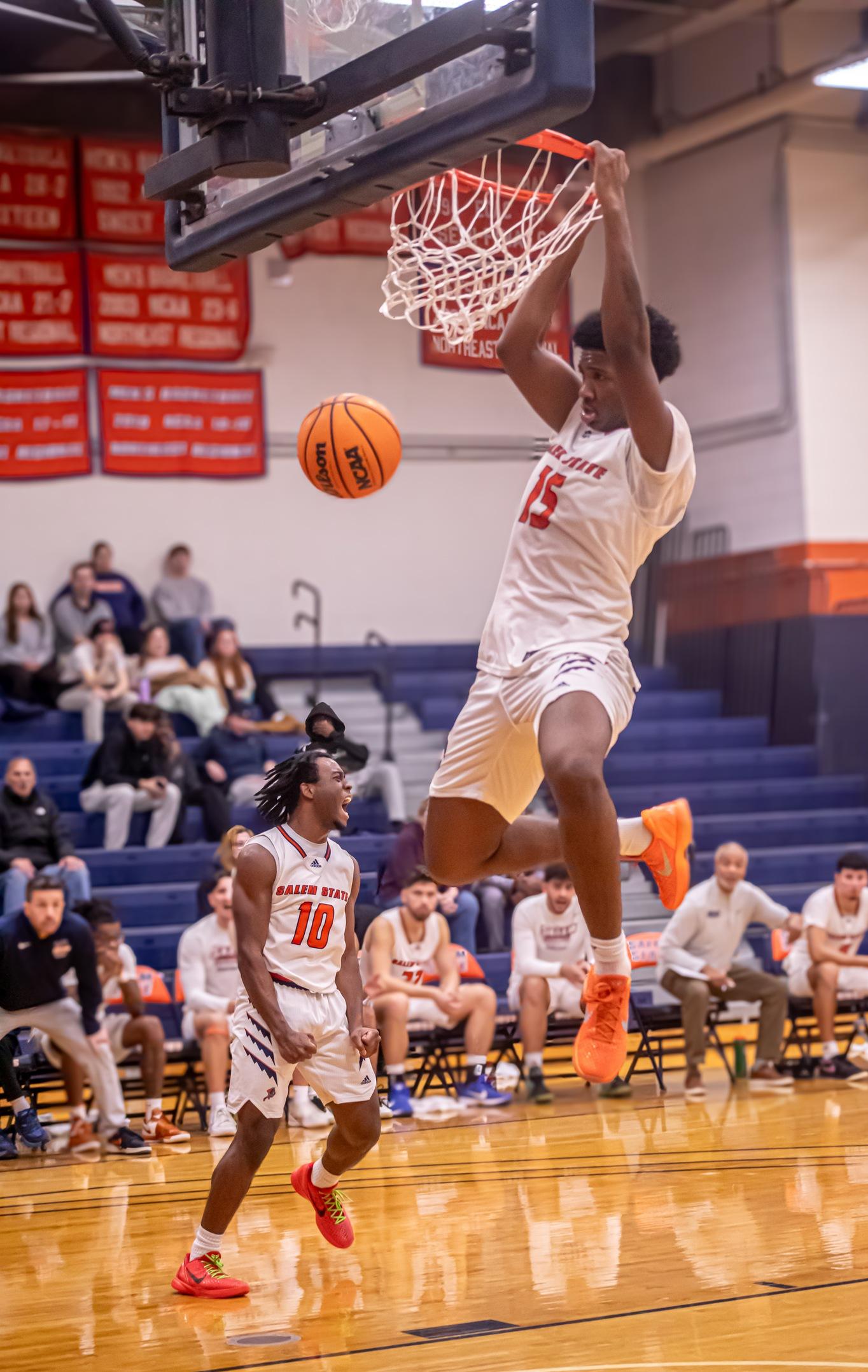 Vikings Best Bears in Thrilling Conference Victory, 79-78