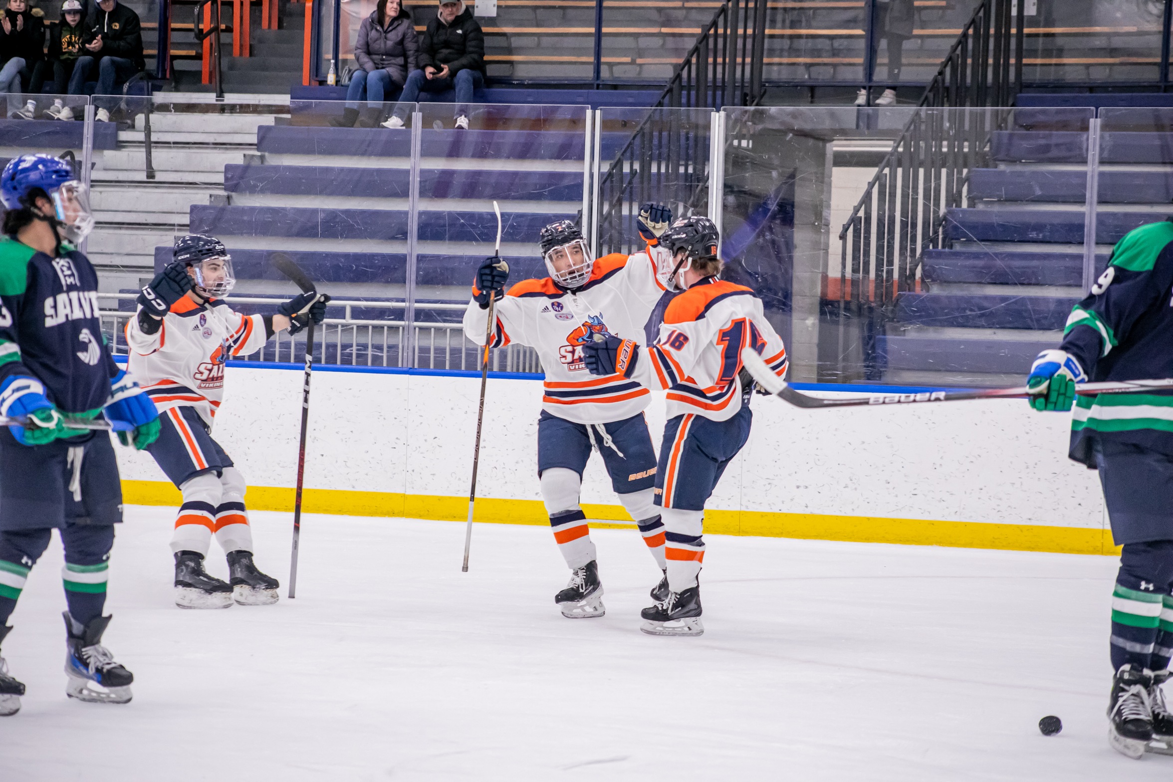 Men&rsquo;s Ice Hockey Takes Down Rivier in 6&ndash;1 Conference Victory