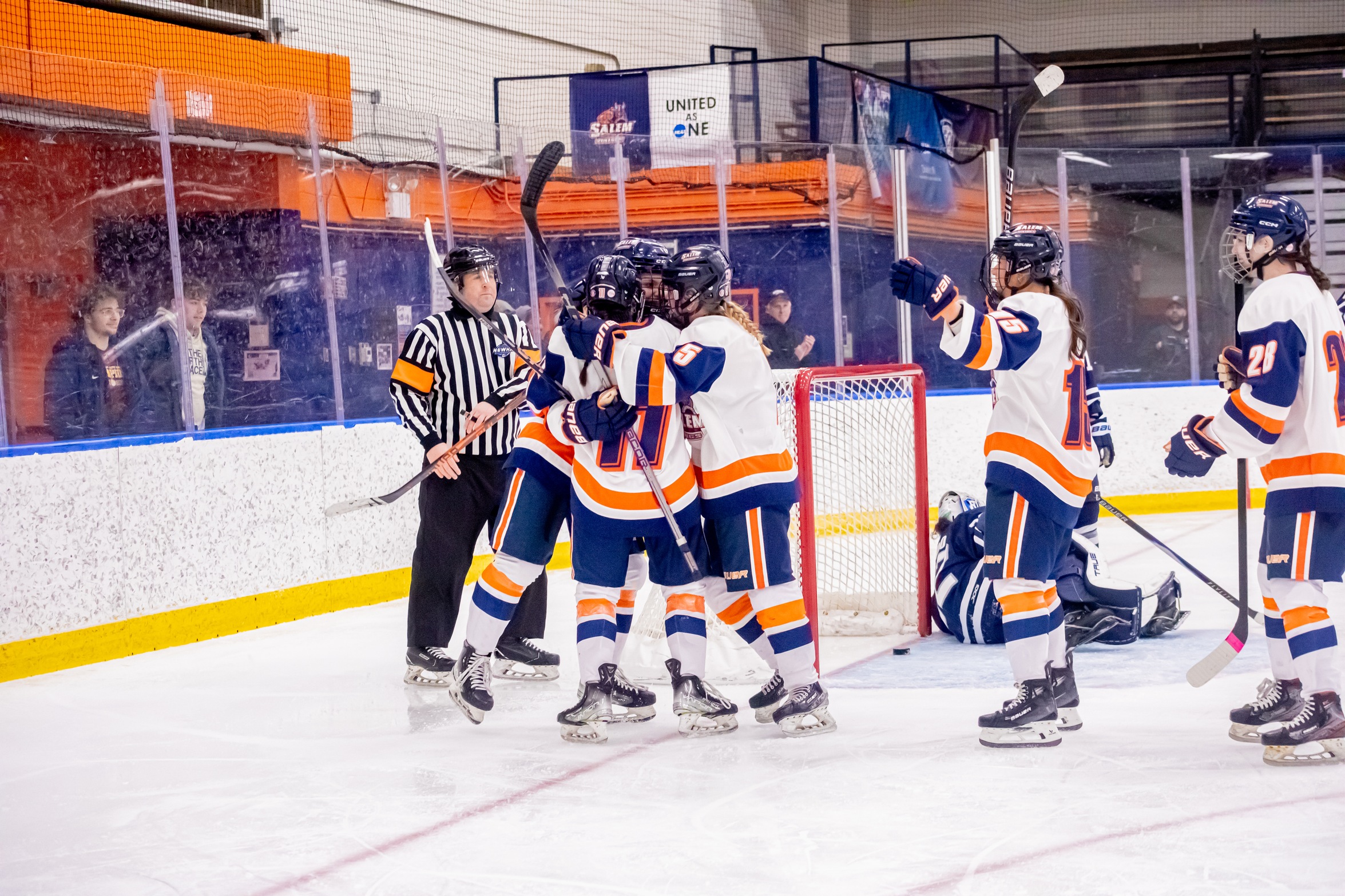 WOMEN&rsquo;S ICE HOCKEY GETS REVENGE IN SHOOTOUT WIN AGAINST AMCATS