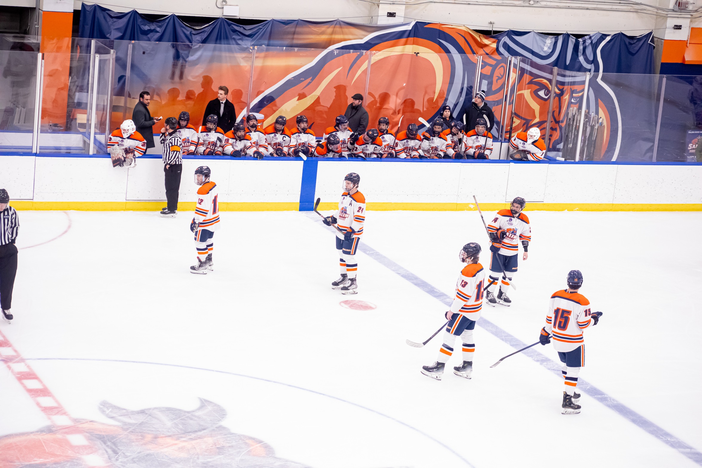 MEN&rsquo;S ICE HOCKEY FALLS TO FALCONS ON THE ROAD