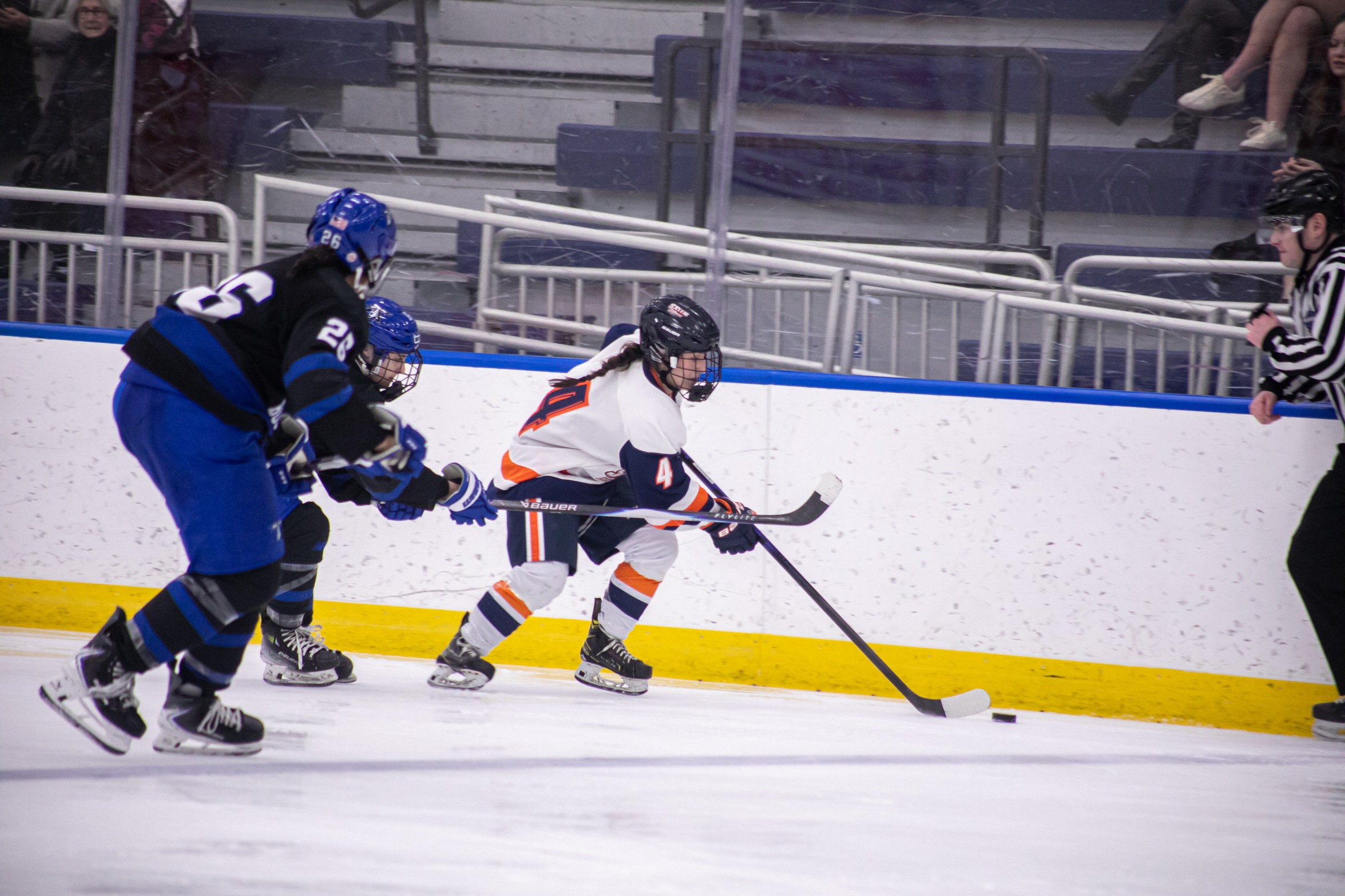 Women's Hockey Falls To Falcons On The Road