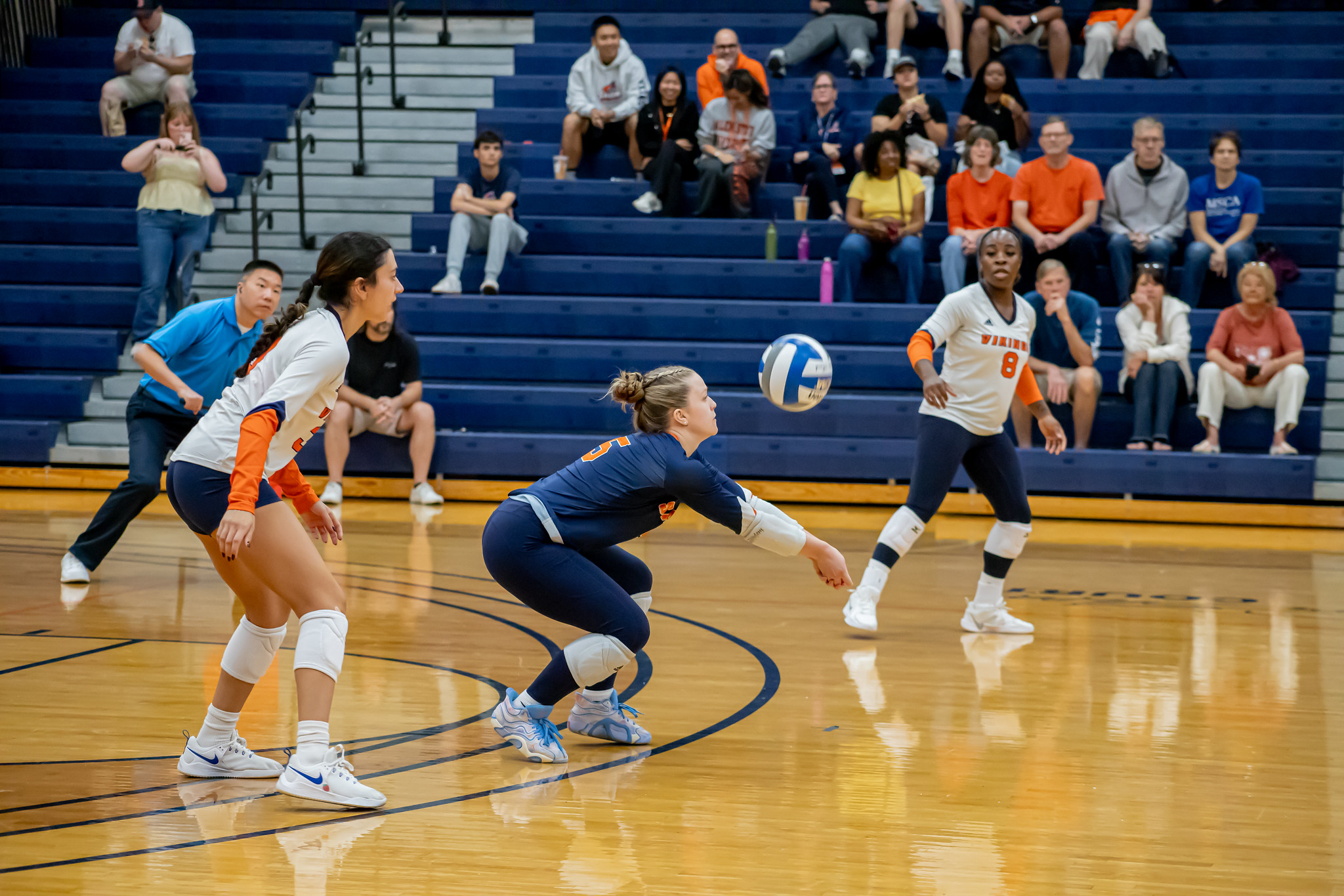 Women's Volleyball Tops Anna Maria, 3-1; Roche Sets New Career Digs Program Record